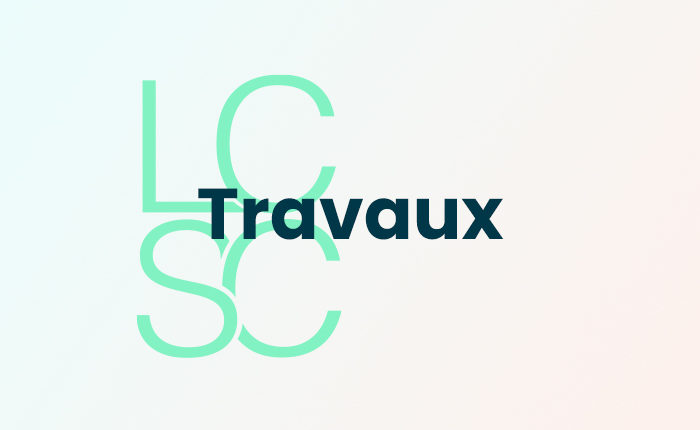 Le mot "travaux" afficher en gras avec en fond les initiales de la Ville de La Celle Saint-Cloud.