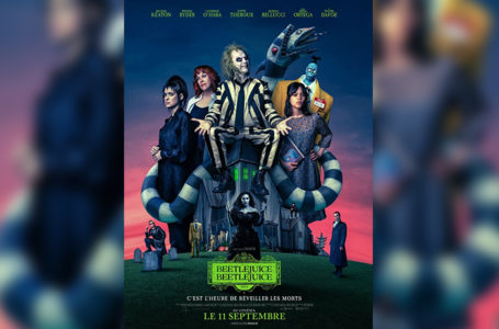 Affiche du film "Beetle juice Beetle juice". Les acteurs figurent sur l'affiche avec un cimetière en fond.