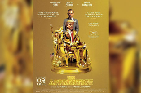 Affiche du film "The apprentice" avec l'acteur principal incarnant Donald Trump assis dans une chaise dorée et vêtu d'un costume de la même couleur.
