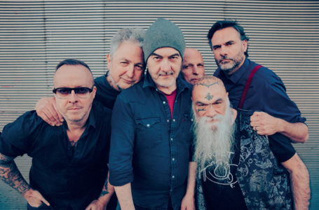 Photo représentant les 6 membres du groupe "Les Garçons Bouchers"